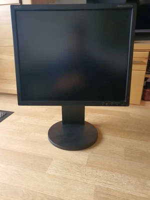 NEC MultiSync EA191M 48 cm (19 Zoll) 5:4 LCD Monitor - Silber - Bild 1 von 3