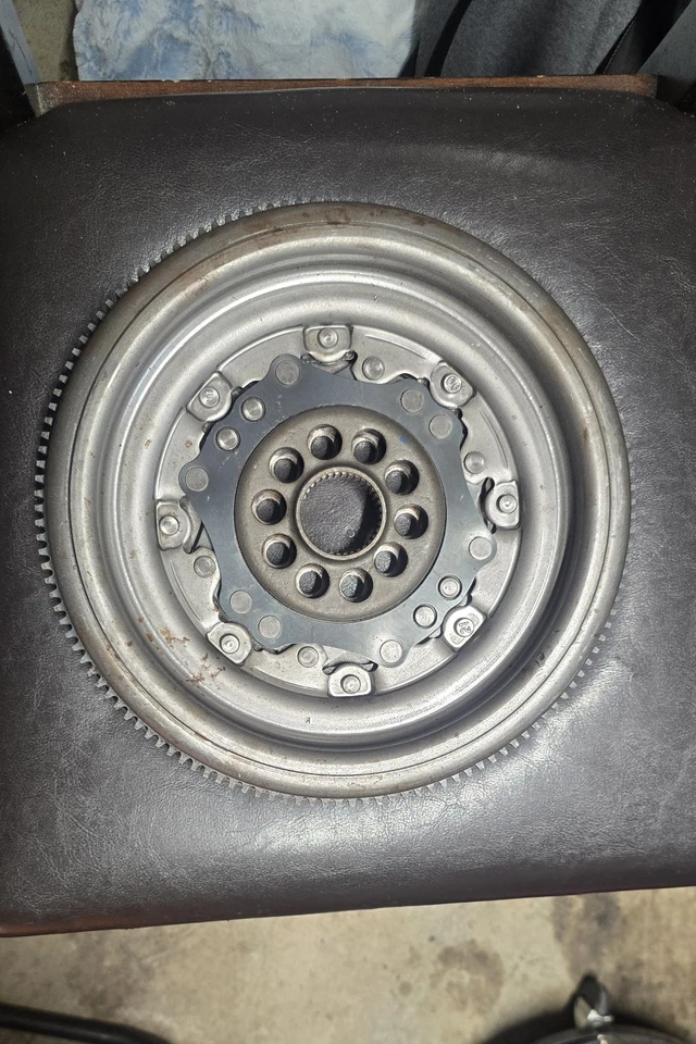 Audi A3 3.2 S-line 2005 volante de inercia de doble masa. Nuevo nunca usado Foto 1 de 4