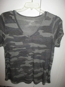 LUCKY BRAND GRAY CAMO SHORT SLEEVE V-NECK T-SHIRT SIZE 1X - Picture 1 of 4