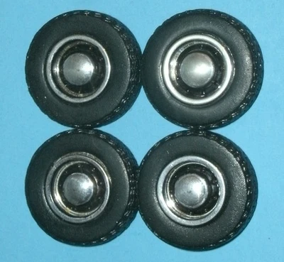 Juego de ruedas y neumáticos Mini Cooper escala 1/18 años 60 (1") MotorMax coche modelo piezas 4 Foto 1 de 4