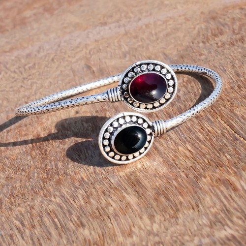 VALENTINO Bracciale partner in argento sterling 925 con granato e onice nera del Mozambico