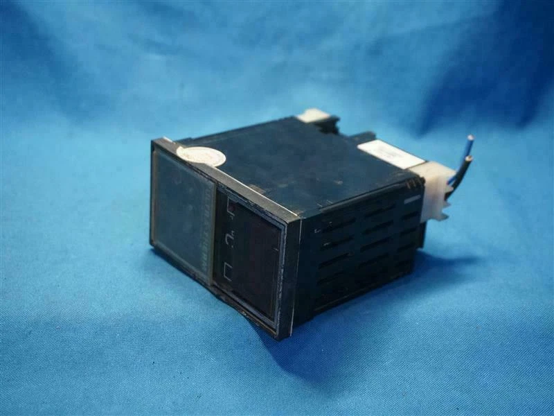 Controlador Ultra-Therm UC 300-A20 UC300A20 Foto 1 de 4