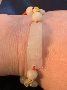 VINTAGE CHINESE GREEN WHITE JADE CARVED BAR BALL BEAD BRACELET RED CORD ADJUSTAB - Picture 1 of 8