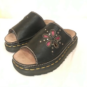girls doc marten sandals