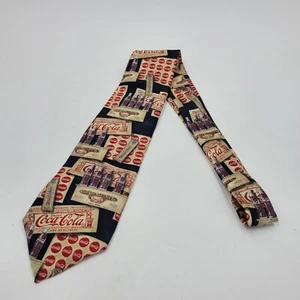Cravatta Coca Cola Vintage Con Motivo Pubblicitario 56" Lunga X 3 75"larga 100% Seta - Foto 1 di 4