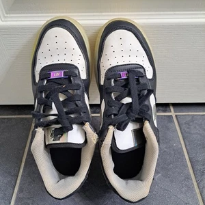 Nike Air Force 1 LV8 (GS) bianco verde vapore nero taglia 5 anni - Foto 1 di 15