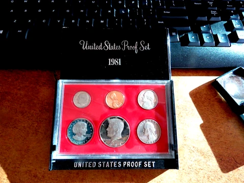 1981-S TYPE 2 Proof set, as issued by US Mint. Please read description! Cover