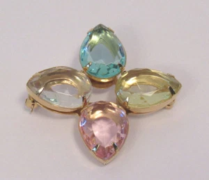 VINTAGE AVON LUCITE JEWEL BROOCH 1 3/4" GOLDEN METAL FRAME - Picture 1 of 12