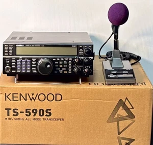 KENWOOD TS-590S HF/6M 100W Ham Radio MC-60 Mic, Box, Manuals, High Stab Unit - Afbeelding 1 van 22