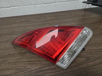 Luz trasera interior lateral izquierda Toyota Venza 2009 a 2012 fabricante de equipos originales Foto 1 de 4