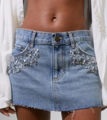 Falda de Jean Urban Outfitters BDG Corte Tachonada Estrás XS Lavado Ligero Coqueta Foto 1 de 4