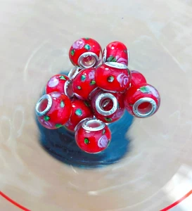 4 x RED WITH PINK ROSES / FLOWERS GLASS LAMPWORK EUROPEAN CHARM BEADS. A+ GIFT - Picture 1 of 3