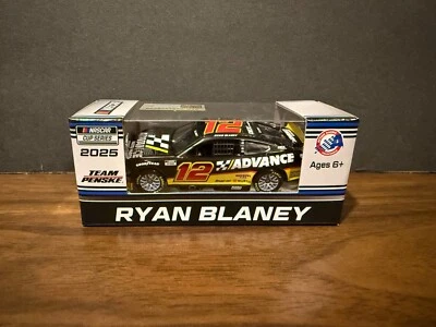 Ryan Blaney 2025 #12 Advanced Auto Penske Mustang NASCAR 1/64 TAZA Foto 1 de 4