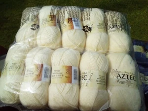 JAMES C BRETT AZTEC ARAN MAGLIA LANA 5X100G 10% CREMA ALPACA TONALITÀ AL2 NUOVO - Foto 1 di 12