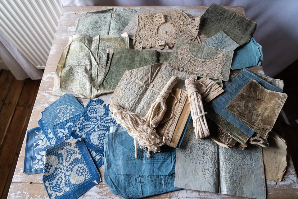 Lot de rubans dentelles anciens patrons modèles mercerie - Photo 1/4