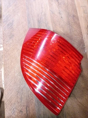 Conjunto de lanterna traseira externa direita Saab 9-5 Wagon 2006 - 09  - Imagem 1 de 4