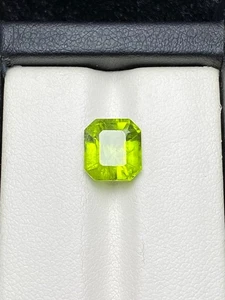4.30ctNatural Peridot Gemstone – Vivid Green – Emerald Cut – 6.65ct – Untreated - Picture 1 of 6