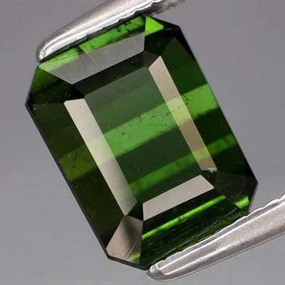 1.91 克拉.Ravishing 颜色! 天然绿色碧玺莫桑比克完美造型 — 第 1/4 张图片