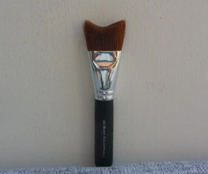 i.d. BARE ESCENTUALS bare Minerals Face Shaping V Brush, Brand NEW!  - Picture 1 of 5