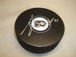 Disco de hockey firmado por Andrew MacDonald de los Philadelphia Flyers autografiado 1P - Imagen 1 de 2