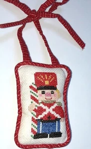 ADORNO DE NAVIDAD SOLDADO ANTIGUO ACABADO PUNTO DE CRUZ CONTADO ALMOHADA NAVIDAD - Imagen 1 de 5