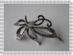 ausgefallene Brosche Metall versilbert Blume Strass schwarz-weiß Doca - Bild 1 von 1