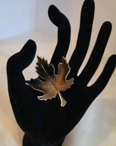 Vtg Autumn Gold Black and Copper Tone Ombre Maple Leaf Brooch Pin  - Picture 1 of 15