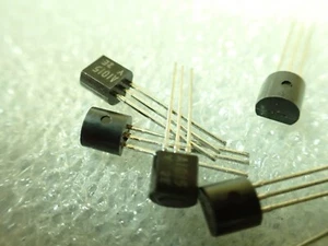2SA1015Y (25 PER SALE) TOSHIBA PNP TRANSISTORS 150mA 50V TO92 - Picture 1 of 2