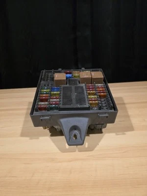 2004-2007 JAGUAR XJ8 XJR X350 TRUNK REAR FUSE BOX RELAY JUNCTION 2W93-14N023-BC - Image 1 of 4