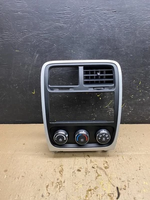 2010 to 2012 Dodge Caliber Dash Radio Center Bezel Climate Dash U5786 DG Foto 1 de 4