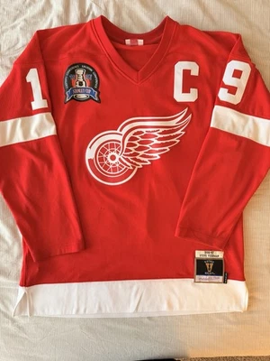 Camiseta deportiva para hombre Mitchell & Ness Blue Line Detroit Red Wings Steve Yzerman 1997 larga Foto 1 de 4