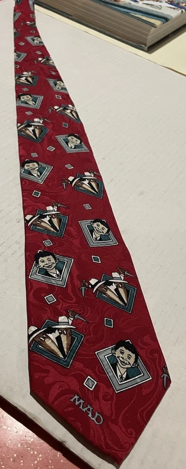 Corbata de seda MAD Magazine con Alfred E. Neuman & Spy Vs. Spy! Fantástica forma! Foto 1 de 4