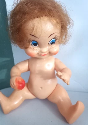 Muñeca de vinilo kitsch vintage de mediados de siglo hecha en Japón/pelo articulado Foto 1 de 4