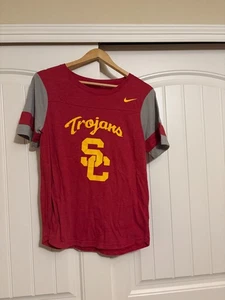 Camiseta USC Trojans Manga Corta Para Mujer Mediana Nike Roja Dorada Cuello Redondo Algodón - Imagen 1 de 3