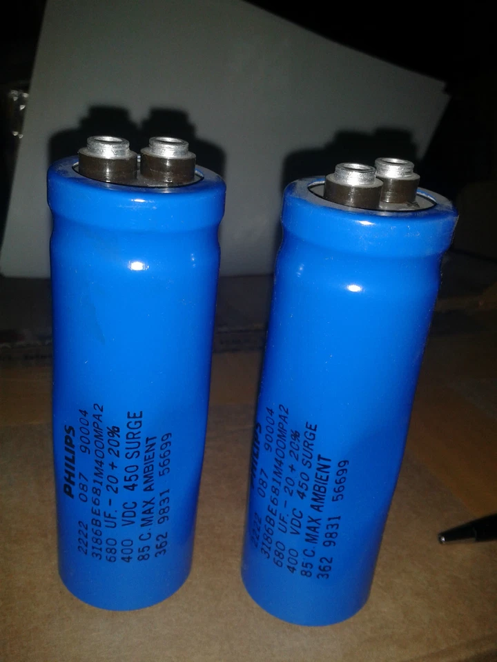 2 piezas NOS PHILIPS 680uF 400V 35x105mm TIPO TORNILLO TUBO AMPLIFICADOR TAPAS DE AUDIO! 450V SOBRETENSIÓN Foto 1 de 3
