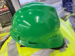 MSA 475362 V-Gard Green Hard Hat with Fas-Trac III Suspension - Picture 1 of 3