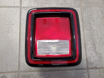 Luz trasera halógena para Jeep Wrangler JL 2018-2025 lado derecho OEM 55112890AG Foto 1 de 4
