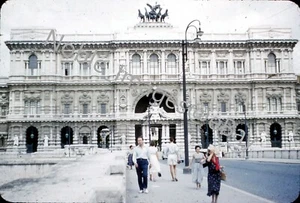 1950s Street Scene Palace Giustisia Rome Italy Red-Border Kodachrome Slide - Picture 1 of 2