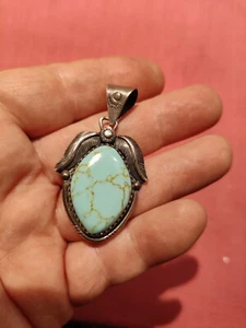Large Vintage Native Turquoise Sterling Silver Scalloped Feathers Pendant 18g - Picture 1 of 10