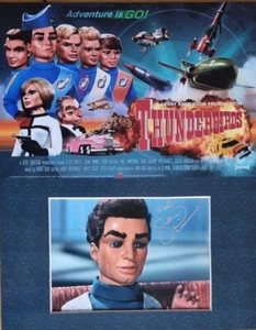 Exhibición fotográfica firmada por Shane Rimmer 14x11 THUNDERBIRDS CERTIFICADO DE AUTENTICIDAD - Imagen 1 de 1