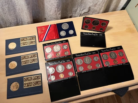 USA. 1974,75,76,77,78 Mint Proof Set 1776-1976 SILVER PROOF SET & (3)1976 Medals Cover