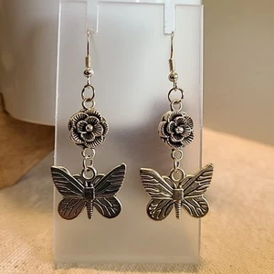 Handcrafted Silver Tone Butterfly Dangle Earrings NEW Lobe Area Nature Casual - Picture 1 of 4