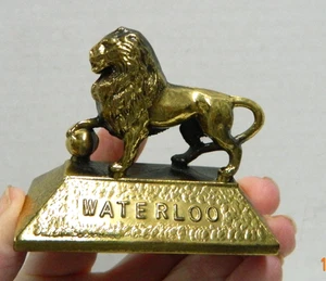 Vintage Messing Löwe Statue Briefbeschwerer Waterloo XVIIIJUIN Juni 18 MDCCCXV 1815 - Bild 1 von 5