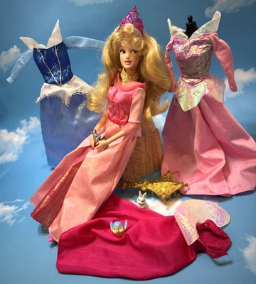 Disney Store Princesa Muñeca Aurora Bella Durmiente Muñeca, Vestidos y Accesorios Lote Foto 1 de 4