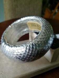 Ted Rossi NYC Metallic Silver Snakeskin Leather Bangle Bracelet - Imagen 1 de 3