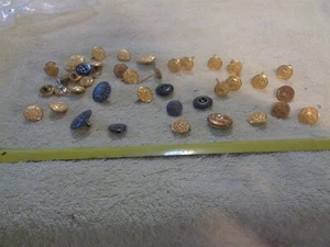 37 Assorted military buttons (Box FISH Bag#2F) - Picture 1 of 7