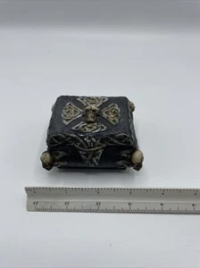 Trinket Box With Skulls - Picture 1 of 8