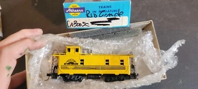 EX BOXED HO Scale Train Car ATHEARN RIO GRANDE CABOOSE MAIN LINE KNUCKLERS - Image 1 of 2