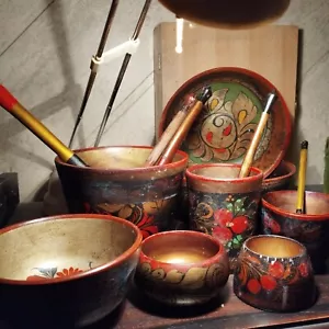 Lot de vaisselle en bois peint vintage tradition russe Khokhloma - Photo 1/16