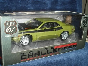 HIGHWAY 61 2006? 2007? DODGE CHALLENGER GREEN/BLACK 1/18 EXCELLENT CONDITION - Picture 1 of 14